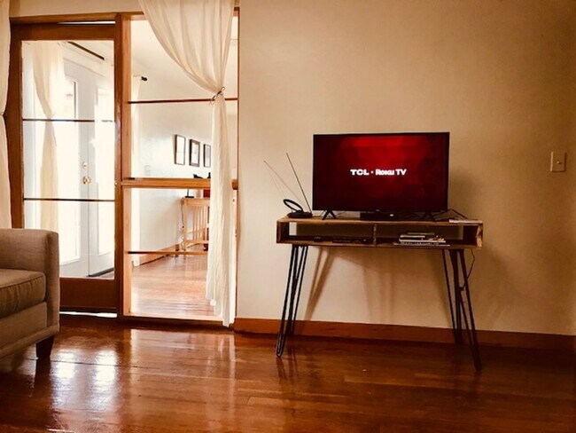 Foto del edificio - Central Location - 2 beds 1 bath
