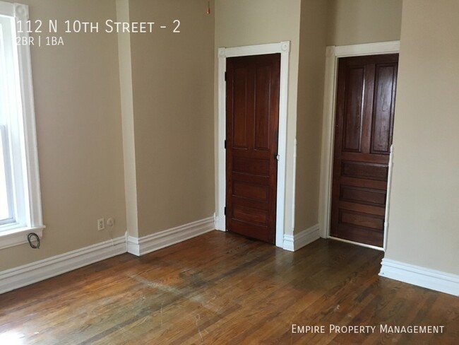 Building Photo - 2nd Floor: 2 Bedroom / 1 Bathroom Apartmen...