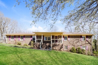 Building Photo - 302 Ridgedale Dr SE