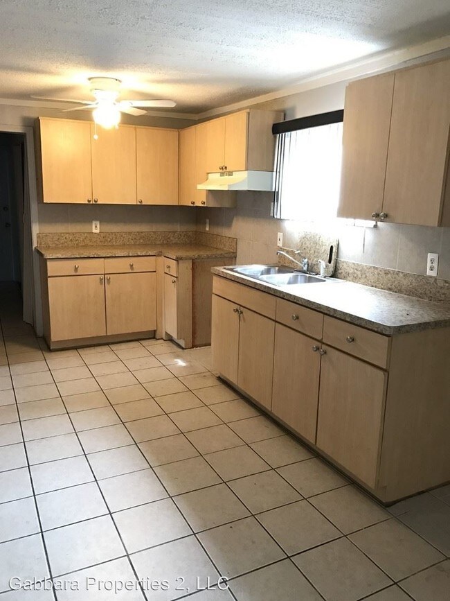 Foto del edificio - 8699 Paige Ave