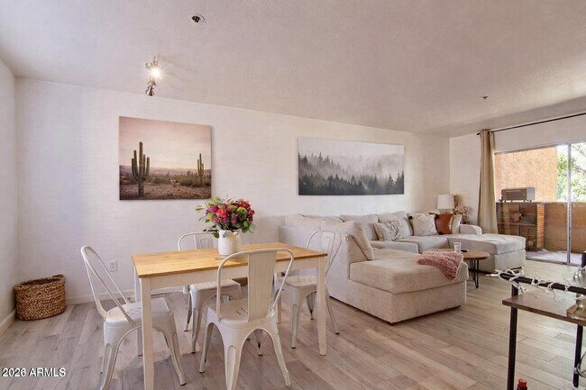 Foto del edificio - 7494 E Earll Dr