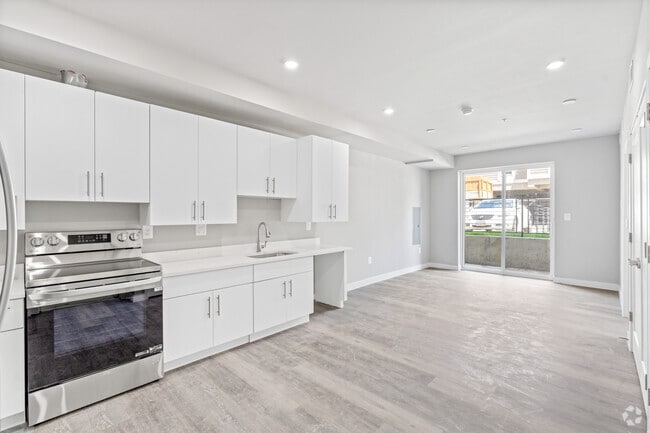 Interior Photo - 22 Kennedy St NW