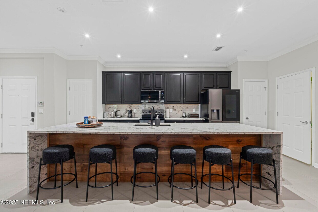 Foto principal - 13364 Beach Blvd