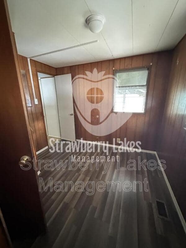 Foto del edificio - 121 Lakeside Dr