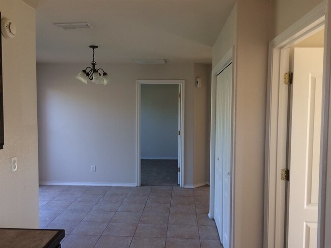 Building Photo - 620 Bougainvillea St