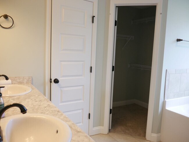 Building Photo - Beautiful home in Coventry S/D
