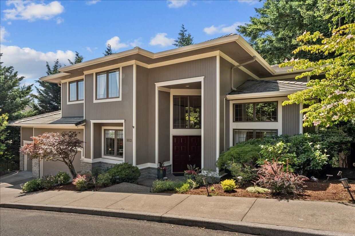Primary Photo - NW Portland Forest Heights Gem!