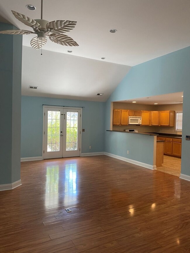 Foto del edificio - 4 bedroom/3 bathroom in Cypress Island community, minutes from Carolina Beach!