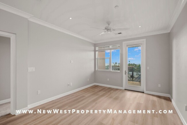 Building Photo - Light and Bright Uptown/Hillcrest 2 Bedroom.