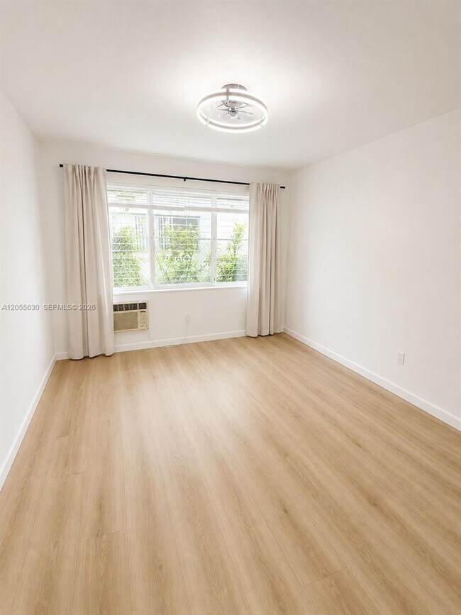 Foto del edificio - 2250 Bay Dr