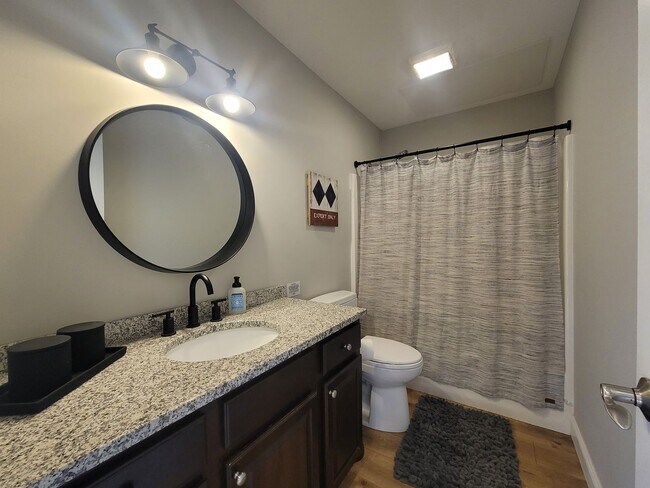Foto del edificio - 6 month SUMMER SEASONAL on the River - $500 DISCOUNT!! - $2400/mo 2 bed 2 bath available now!
