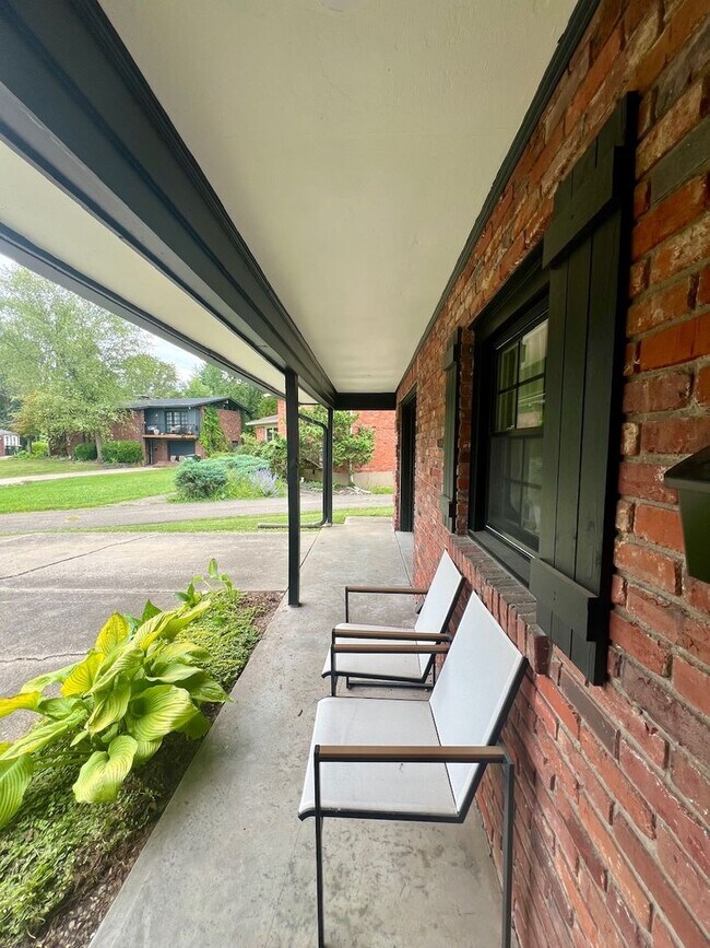 Building Photo - 6710 Green Meadow Ct