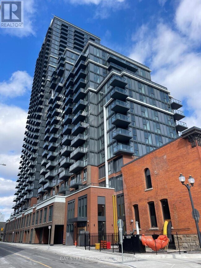 Photo du bâtiment - 75 James St S