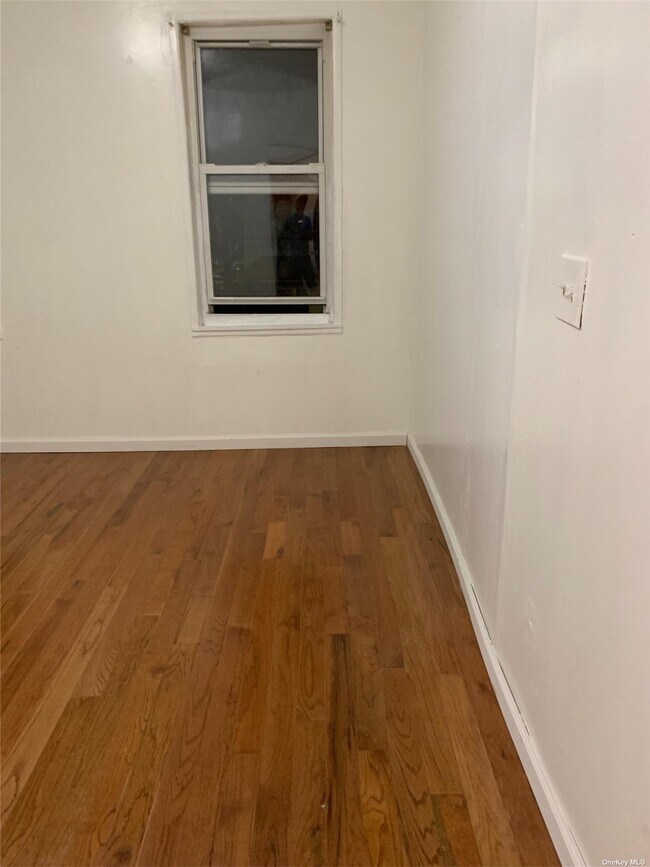 Foto del edificio - 107-02 Princeton St