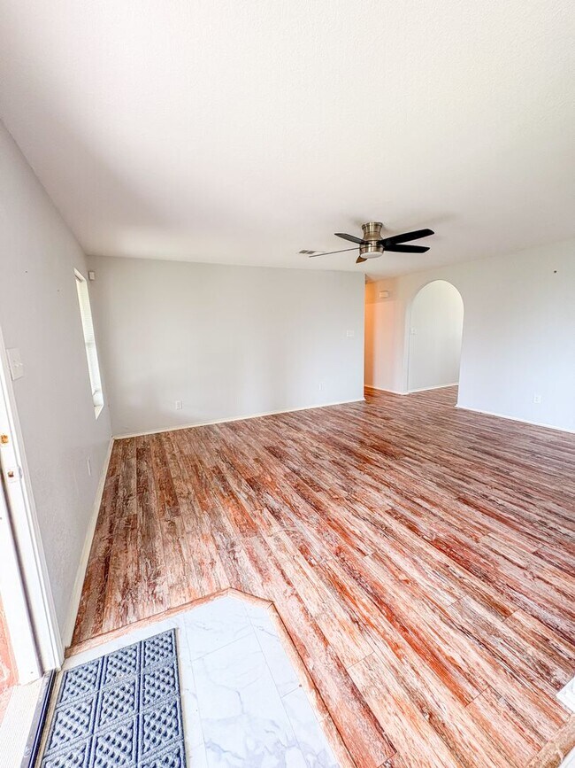 Building Photo - 308 Curtis Dr
