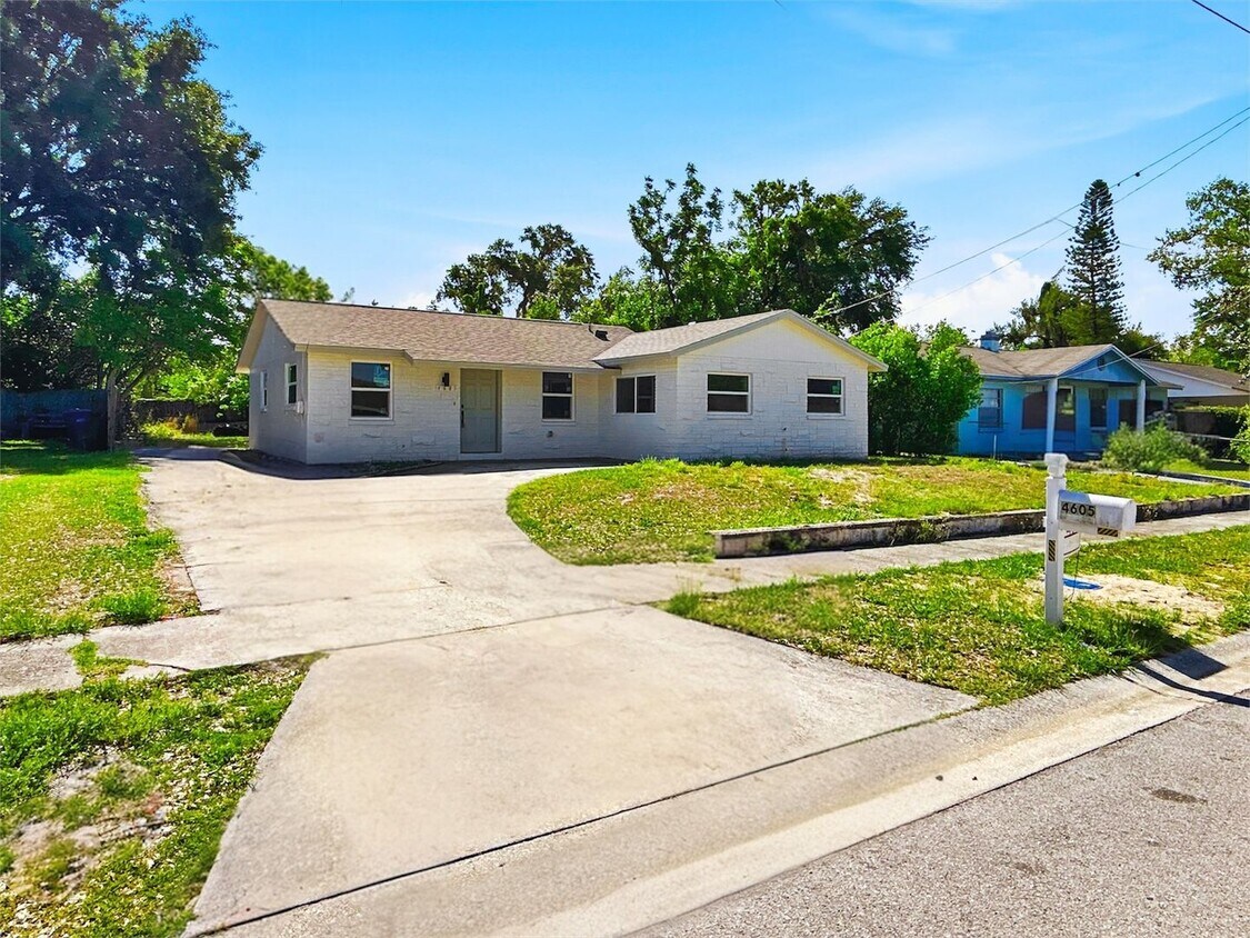 Spacious and Updated Home in Tampa! Move-in Ready | 2bed-1bath - Spacious and Updated Home in Tampa! Move-in Ready | 2bed-1bath