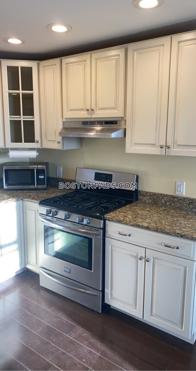 Foto del edificio - 728 Bennington St