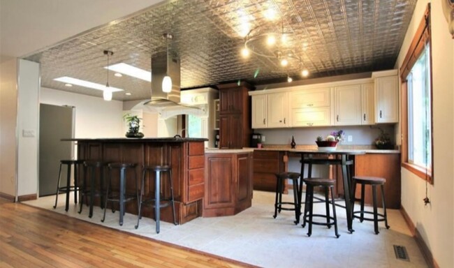 Building Photo - Five Bedroom Home in NW Rochester MN