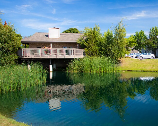 Emerald Lakes Apartments in Powell, OH