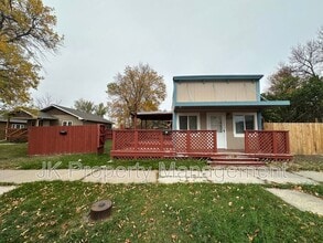 Building Photo - 1219 6th Ave S