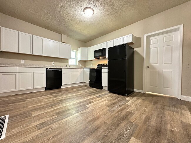 Foto del edificio - 4 Bedroom 2 Bathroom Home in Winterset