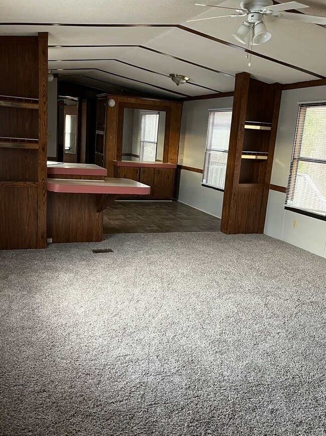 Foto del edificio - Lexington- Please call the Lexington Office to schedule tours: 803-359-0793