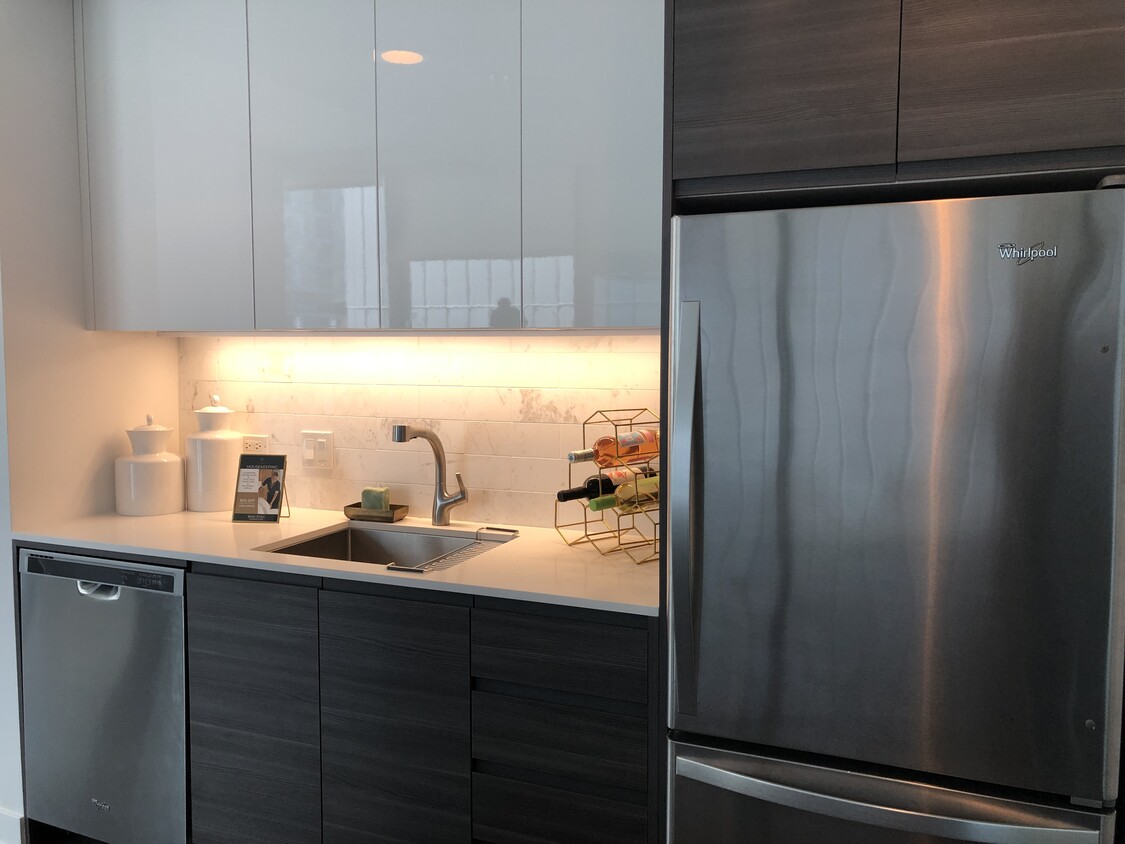 Foto principal - 116 W Hubbard St