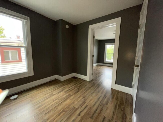 Building Photo - 709 Forest St