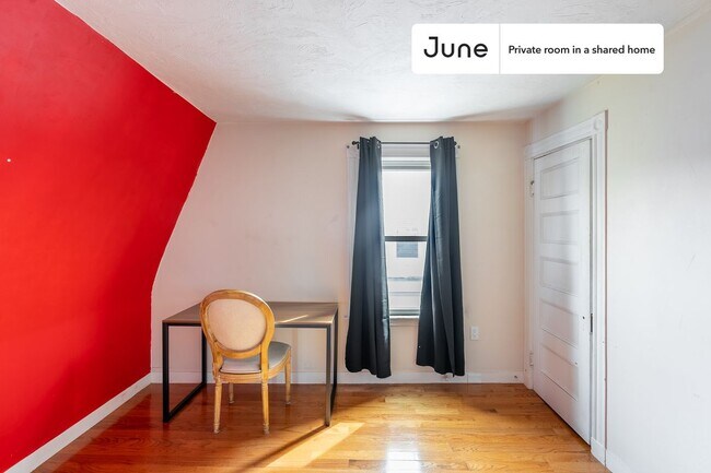 Foto del edificio - Room in Shared 6 bed/1.5 bath home