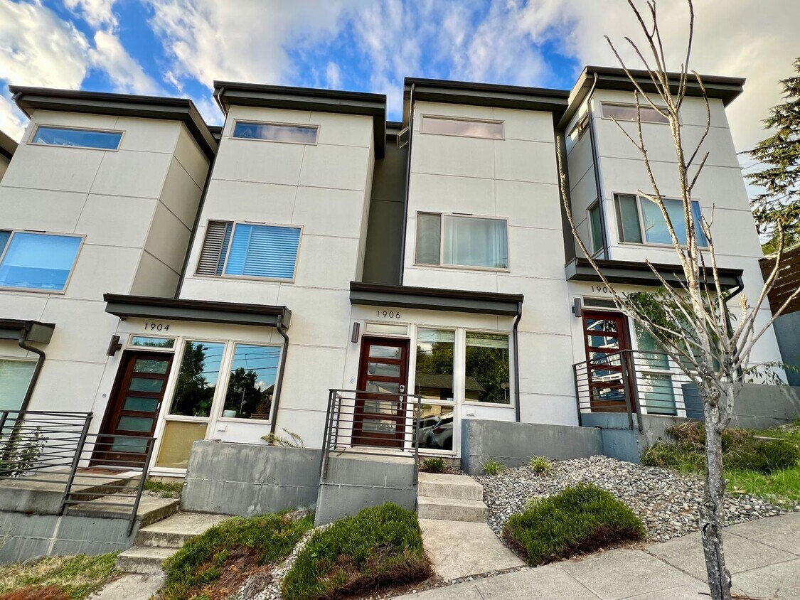 Primary Photo - Gorgeous Townhome Available Now