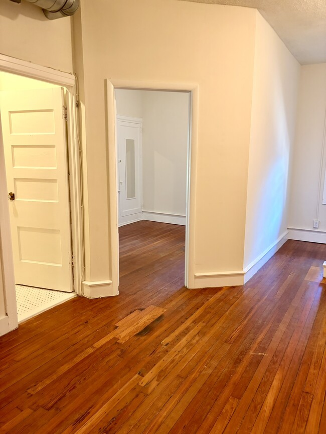 Building Photo - 3511 Baring St