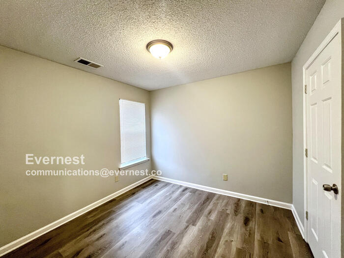 Building Photo - Beautiful 3-Bedroom Home with Fenced Yard ...