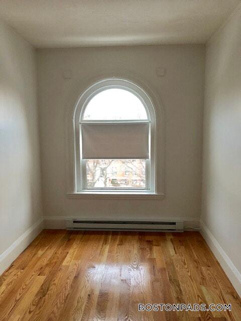 Building Photo - 1061 Beacon St