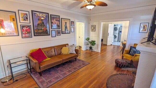 Building Photo - CHARMING FURNISHED BROADMOOR HOME