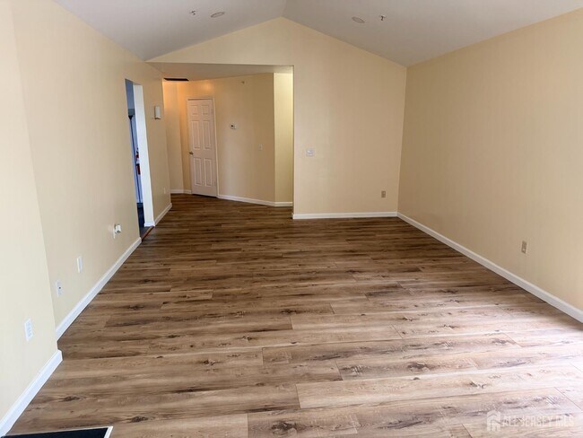 Building Photo - 343 Ventnor Ct