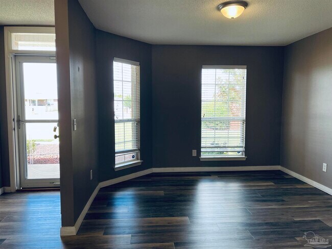 Foto del edificio - 5498 Keel Dr