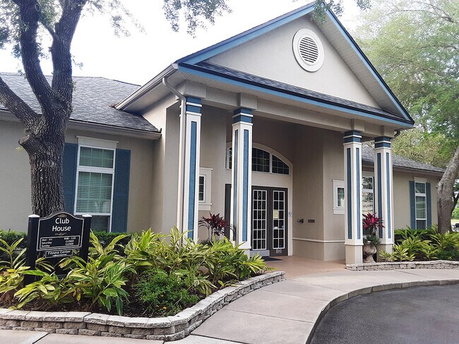 Building Photo - 13700 Richmond Park Dr N