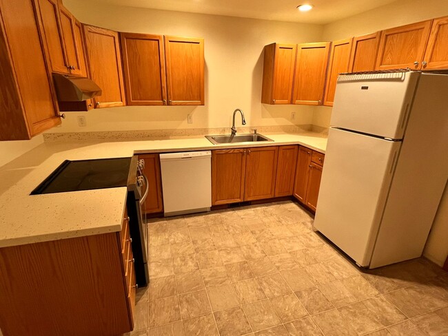 Building Photo - 3 Bedroom Duplex - Manchester Area