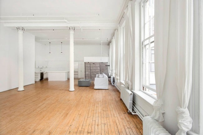 Building Photo - 136 Grand St