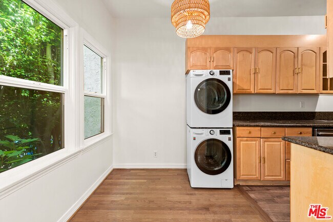 Foto del edificio - 340 N Oakhurst Dr