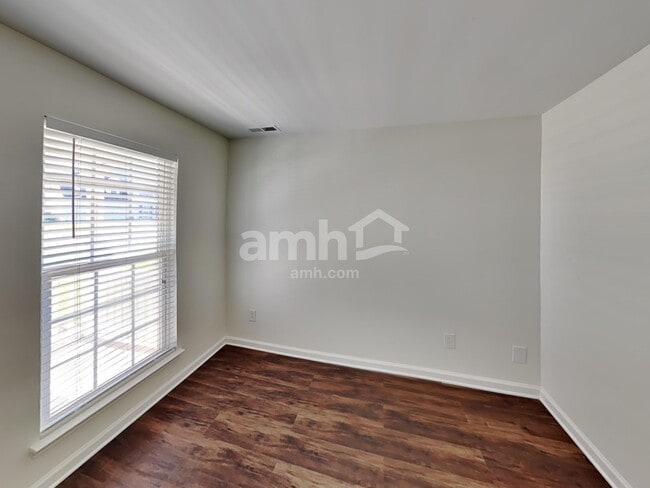 Foto del edificio - 1606 Harrison Way