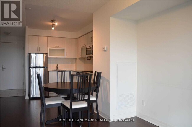 Photo du bâtiment - 275 Yorkland Rd