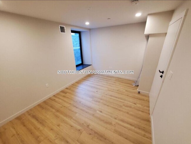 Building Photo - 143 L St