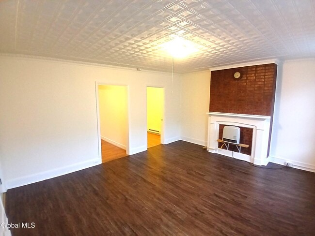 Building Photo - 16 Cataract St