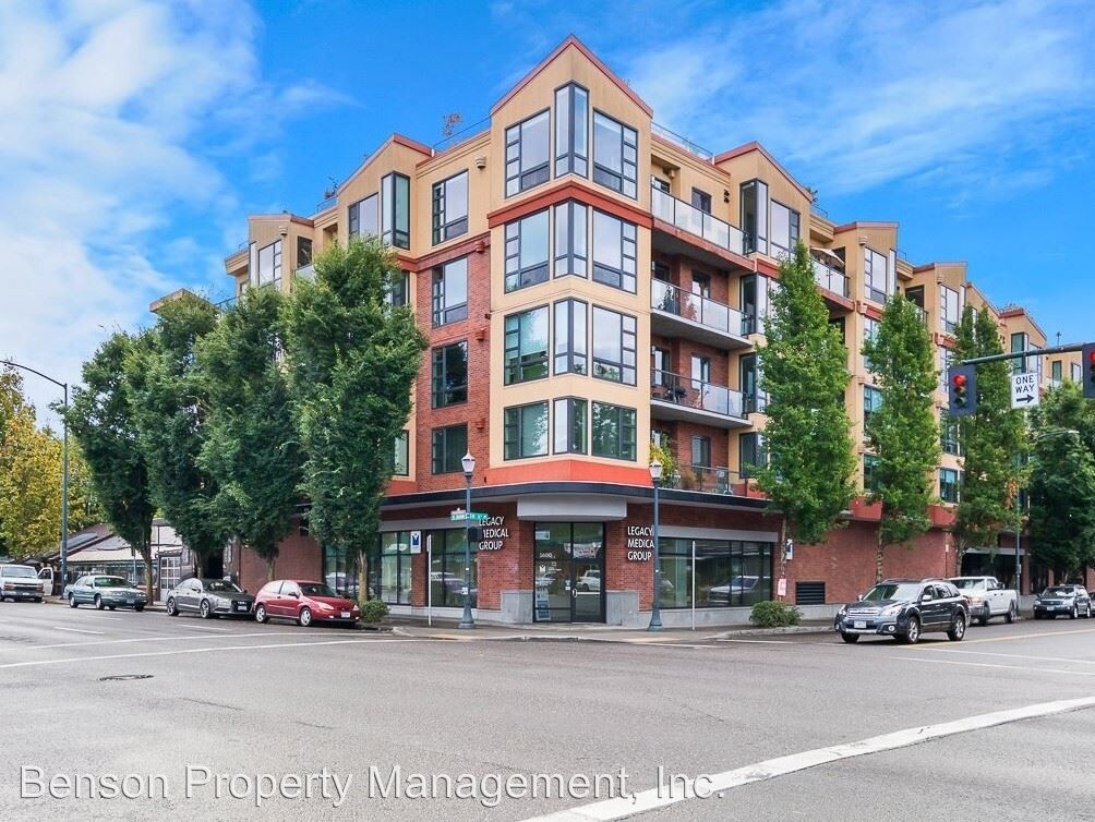 Foto principal - 1620 NE Broadway St