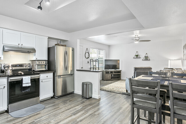 Building Photo - 3421 N Paiute Way