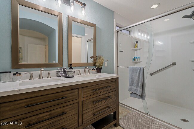 Foto del edificio - 3115 E Desert Ln