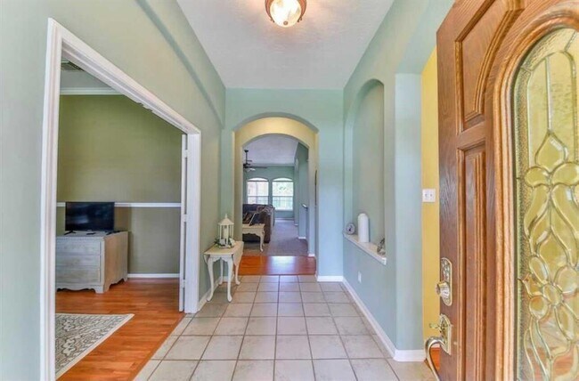 Building Photo - 2445 La Rochelle Ct