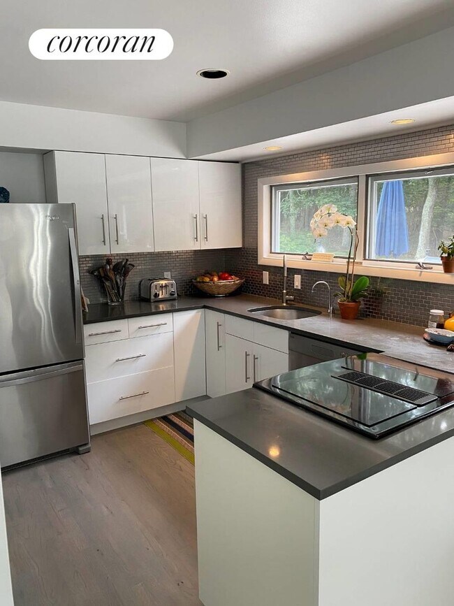 Foto del edificio - 10 Crows Nest Cir