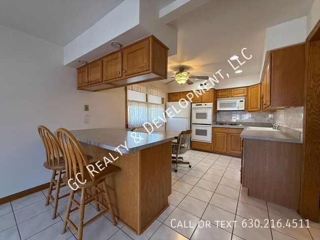 Foto del edificio - *** HEART OF ROSELLE / COMMUTER FRIENDLY /...